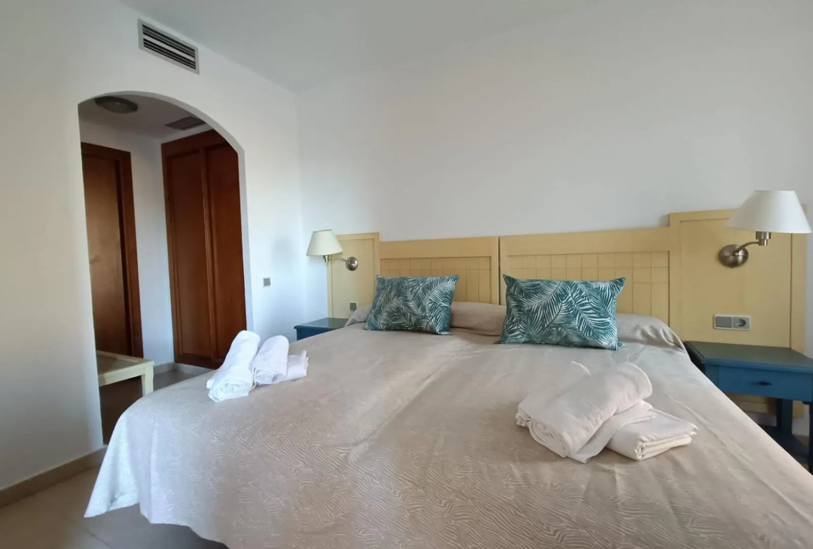 Apartamento En Segunda Planta En Urb. Jardines De Isla Canela Spain