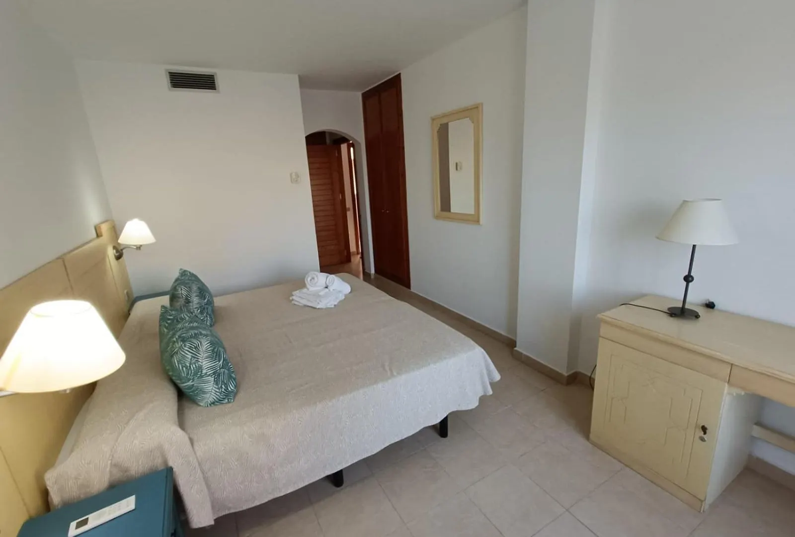 Apartamento En Segunda Planta En Urb. Jardines De Isla Canela